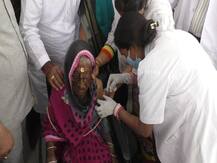 UP: जालौन की 109 साल की बुजुर्ग महिला का हुआ वैक्सीनेशन, देश की सबसे उम्रदराज महिला बनीं