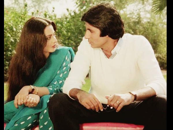 बता दें कि दो अनजाने सन 1976 में आई एक ड्रामा थ्रिलर फिल्म थी जिसे अपने समय के फेमस डायरेक्टर दुलाल गुहा ने बनाया था. आपको बता दें कि रेखा ने जब यह फिल्म साइन की थी उससे पहले ही अमिताभ बच्चन और जया की शादी हो चुकी थी.