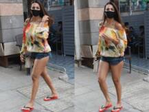 ब्लू शॉर्ट्स और कलरफुल ऑफ शॉल्डर टॉप में दिखा Malaika Arora का Casual Look, अदाओं के फिर दीवाने हुए लोग