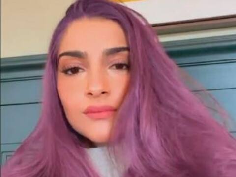 एक्ट्रेस Sonam Kapoor ने पति आनंद आहूजा के लिए अपने बालों को किया पर्पल, कही ये बड़ी बात एक्ट्रेस Sonam Kapoor ने पति आनंद आहूजा के लिए अपने बालों को किया पर्पल, कही ये बड़ी बात