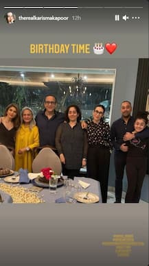 In Pics: कभी अभिषेक बच्चन की दुल्हनिया बनने वाली थीं करिश्मा कपूर, अब जया बच्चन संग पार्टी करती ये तस्वीरें आईं सामने