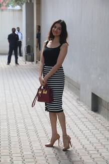 बेहद ग्लैरस अवतार में नज़र आईं Satyameva Jayate 2 की हीरोइन दिव्या खोसला कुमार, देखें तस्वीरें