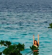 Maldives में समुद्र के किनारे मस्ती करती दिखीं श्रद्धा कपूर, देखें ये बेहद खूबसूरत तस्वीरें