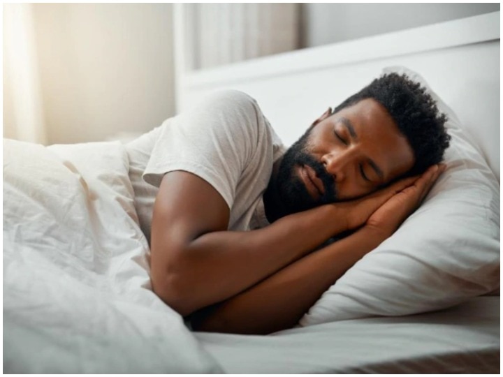 World Sleep Day 2021: Here are good sleep benefits, tips and how much need for everyone World Sleep Day 2021: जानिए रात की अच्छी नींद के फायदे, टिप्स और किसको कितनी है जरूरत
