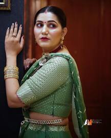 लहंगा-चोली में Sapna Choudhary ने ढाया कहर, फैंस ने तारीफ में किए ऐसे कमेंट