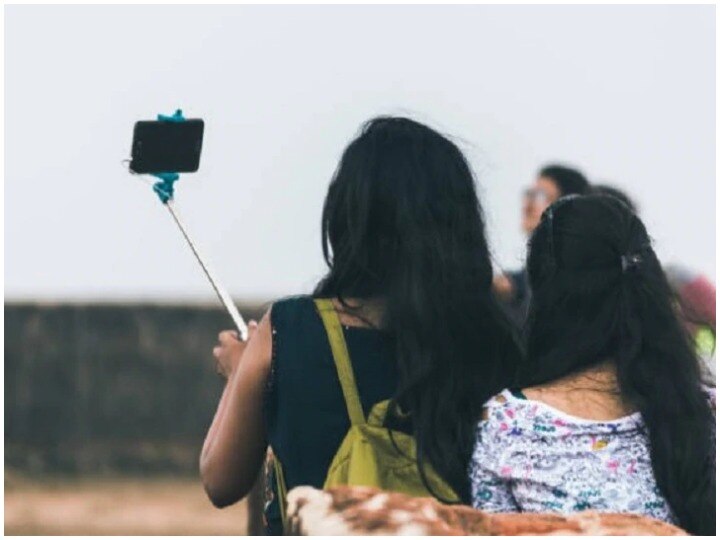 Ninety per cent young women use filter, edit their photos before posting:Research 90 फीसद महिलाएं ऑनलाइन फोटो पोस्ट करने से पहले फिल्टर और एडिट का करती हैं इस्तेमाल- रिसर्च