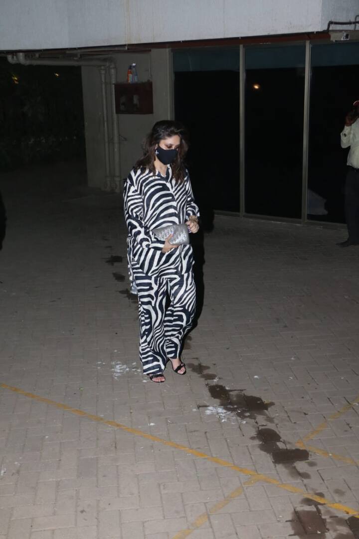 इसके साथ ही आपको बता दें कि सभी को करीना कपूर के दूसरे बेटे के नाम और पहली तस्वीर का काफी बेसब्री से इंतजार है. (Photo Credit: Manav Manglani)