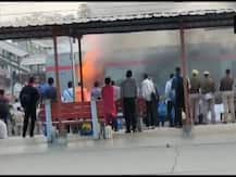 Delhi-Lucknow Shatabdi Train Fire: गाजियाबाद स्टेशन पर शताब्दी एक्सप्रेस में लगी आग बुझाई गई