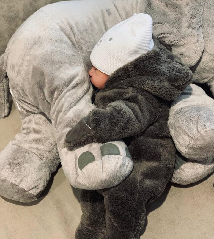 लोग अहद की तुलना अन्य स्टार किड्स से भी करने लगे हैं. वे धीरे धीरे वे सबके फेवरेट बनते जा रहे हैं.