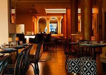 In photos: प्रियंका चोपड़ा के नए रेस्त्रां 'Sona' के अंदर की तस्वीरें आईं सामने, इंटीरियर डिजाइन की खूब हो रही तारीफ