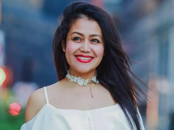 नेहा कक्कड़ ने चार साल की उम्र से सोलह साल की उम्र तक भजन गाए हैं. कहते हैं नेहा प्रतिदिन चार से पांच जागरण किया करती थीं.