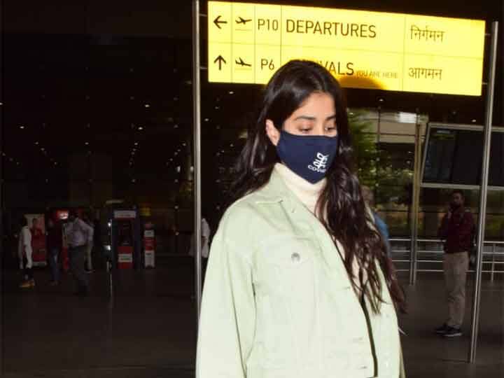 हालांकि जाह्नवी को सबसे ज्यादा तारीफें 'गुंजन सक्सेना: द कारगिल गर्ल' के लिए मिली थीं. इस फिल्म में उनके पिता के रूप में पकंज त्रिपाठी भी नजर आए थे. यह फिल्म भारतीय वायु सेना की लड़ाकू पायलट गुंजन सक्सेना के जीवन पर आधारित है. भारतीय वायुसेना की अधिकारी गुंजन सक्सेना 1999 के कारगिल युद्ध में हिस्सा लेने वाली पहली महिला पायलट बनीं थी. इस फिल्म का निर्माण करण जौहर के धर्मा प्रोडक्शंस ने किया था.