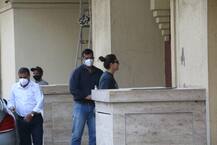 बेस्टफ्रेंड Amrita के घर के बाहर स्पॉट हुईं Kareena Kapoor Khan, काफी खुश नजर आ रही थीं बेबो