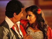 खुद से कई साल बड़े एक्टर्स के साथ इन हीरोइनों ने परदे पर किया जबरदस्त रोमांस, बिग बी ने तो 44 साल छोटी एक्ट्रेस संग फिल्माए इंटीमेट सीन