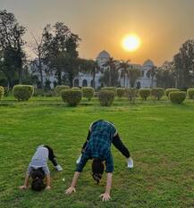 बेटी Inaaya Khemu और पति Kunal Khemu संग पटौदी पैलेस पर रिलैक्स करने पहुंचीं Soha Ali Khan, देखें वेकेशन की शानदार तस्वीरें