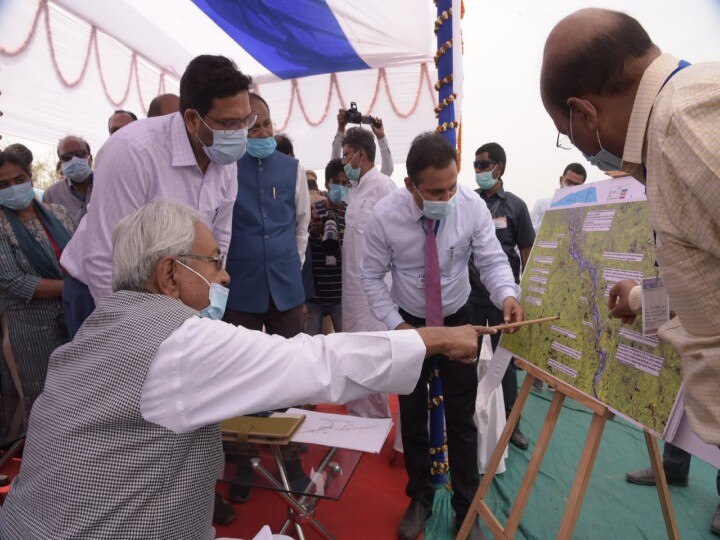 CM Nitish kumar inspected Saran embankment, said- no compromise on quality of erosion works ann CM नीतीश ने सारण तटबंध का किया निरीक्षण, कहा- कटावरोधी कार्यों की गुणवत्ता से कोई समझौता नहीं