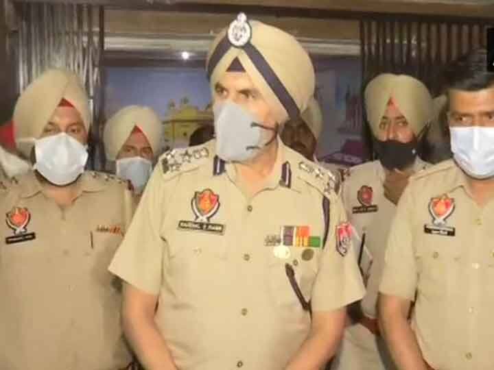 Nihango Ne Police Par Kiya Talwaar Se War