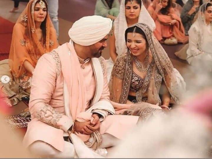 Harman Baweja Wedding Photos: शादी के बंधन में बंधे प्रियंका चोपड़ा के एक्स ब्वॉयफ्रेंड, यहां देखिए शादी की तस्वीरें और वीडियो Harman Baweja and Sasha Ramchandani got married in gurdwara in a traditional way, see photos Harman Baweja Wedding Photos: शादी के बंधन में बंधे प्रियंका चोपड़ा के एक्स ब्वॉयफ्रेंड, यहां देखिए शादी की तस्वीरें और वीडियो