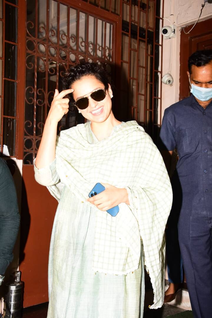 इसके अलावा कंगना फिल्म तेजस में भी नज़र आने वाली हैं. कुछ दिनों पहले ही इसकी शूटिंग उन्होंने शुरु की है.