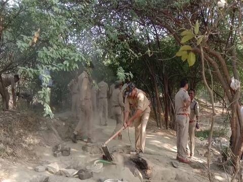 आबकारी विभाग की नई पहल से छापेमारी, ड्रोन की मदद से पकड़ी गई 500 लीटर अवैध कच्ची शराब आबकारी विभाग की नई पहल से छापेमारी, ड्रोन की मदद से पकड़ी गई 500 लीटर अवैध कच्ची शराब
