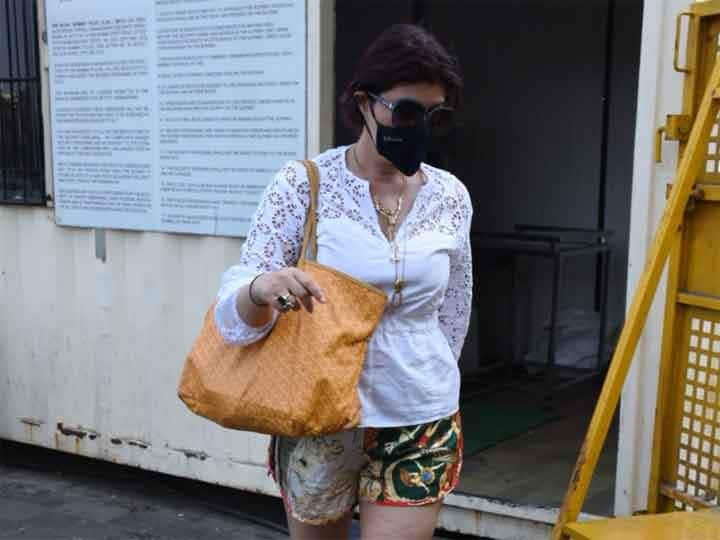 बात अक्षय कुमार की करियर की करें तो उनके लिए पिछले कुछ साल काफी अच्छे रहे हैं. उन्होंने अलग-अलग रोल के साथ प्रयोग किए हैं और उनकी फिल्में भी कामयाब रही हैं. फिलहाल उनकी कई फिल्में आने वाली हैं. वे राम सेतु में एक आर्कियोलॉजिस्ट के रोल में नजर आएंगे. इसके अलावा वह सूर्यवंशी, बेल बॉटम और पृथ्वीराज जैसी फिल्मों में भी नजर आएंगे.