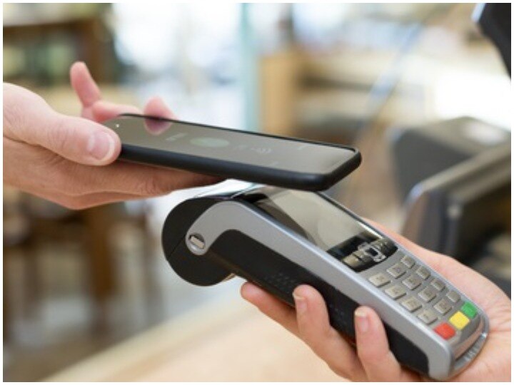 NFC Payment: जहां स्मार्टफोन ही बन जाता है बैंक कार्ड, कैसे करता है काम? जानिए- पूरी डिटेल्स What is NFC payment and how it works know all about it NFC Payment: जहां स्मार्टफोन ही बन जाता है बैंक कार्ड, कैसे करता है काम? जानिए- पूरी डिटेल्स