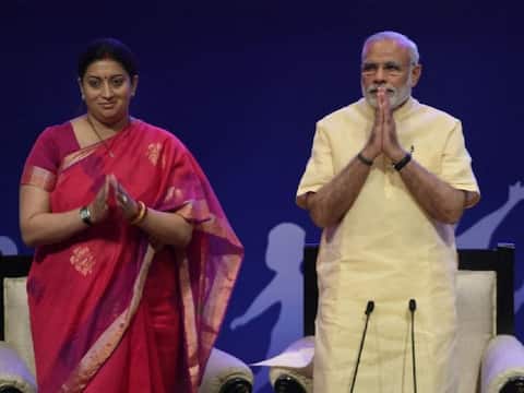 Smriti Irani Birthday: पीएम मोदी ने स्मृति ईरानी को दी बधाई, जानिए किन शब्दों में उनके काम की तारीफ की Smriti Irani Birthday: पीएम मोदी ने स्मृति ईरानी को दी बधाई, जानिए किन शब्दों में उनके काम की तारीफ की