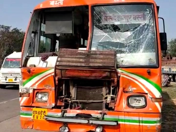 six people died in a road accident at nh 27 in Ayodhya ANN अयोध्या: NH 27 पर बस-ट्रेलर की टक्कर में 6 लोगों की मौत, 2 की हालत गंभीर