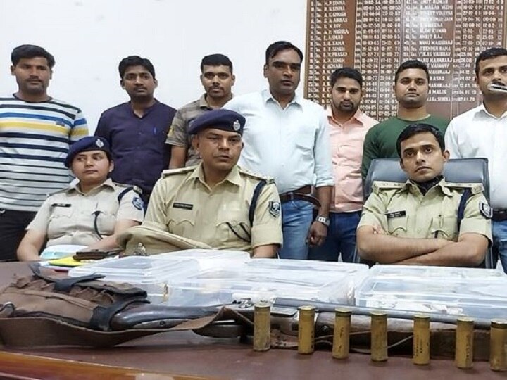 Patna: In the broad day ATM cash robbery case revealed by the police, two criminals arrested ANN पटना: दिनदहाड़े एटीएम कैश लूट कांड का पुलिस ने किया खुलासा, दो अपराधी गिरफ्तार