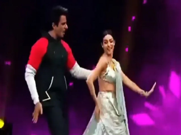 Sonu Sood collapses while dancing with Malaika Arora dance on Munni Badnaam 'मुन्नी बदनाम' पर Malaika Arora के साथ डांस करते-करते गिर पड़े Sonu Sood, देखें वीडियो