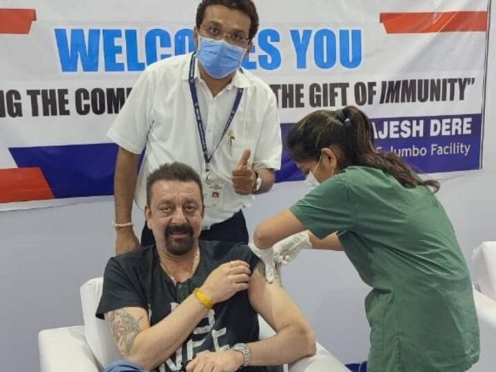 Sanjay Dutt take first shot of covid 19 vaccine and shared photo with thanks संजय दत्त ने लगवाई कोरोना वैक्सीन, तस्वीर शेयर कर डॉक्टर्स और उनकी पूरी टीम का जताया आभार
