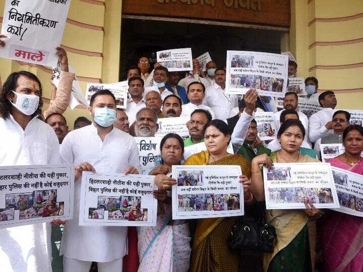 विपक्षी दलों के भारी विरोध के बीच विशेष सशस्त्र पुलिस विधेयक 2021 मंगलवार को पास हो गया. एक तरफ जहां बिहार विधानभा में विपक्ष के नेता तेजस्वी ने बिल फाड़कर अध्यक्ष के सामने फेंका तो वहीं मुख्यमंत्री नीतीश कुमार ने बिल की खूबी बताई और बिहार विधानसभा में बिल पास हुआ.