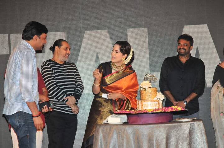 थलाइवी फिल्म जयललिता के जीवन पर बनी है. ये फिल्म 23 अप्रैल को सिनेमाघरों में आ रही है.