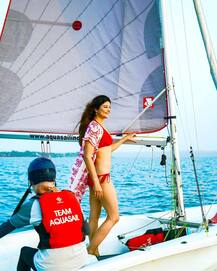 गोवा में बिकिनी पहने नज़र आईं अभिनेत्री Pooja Batra, 44 साल की उम्र में दे रहीं छोटी उम्र की अभिनेत्रियों को मात