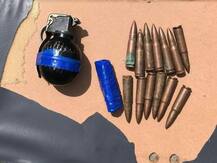 जम्मू कश्मीर: अनंतनाग में हथियारों के साथ मिली प्राइवेट गाड़ी, ड्राइवर गिरफ्तार