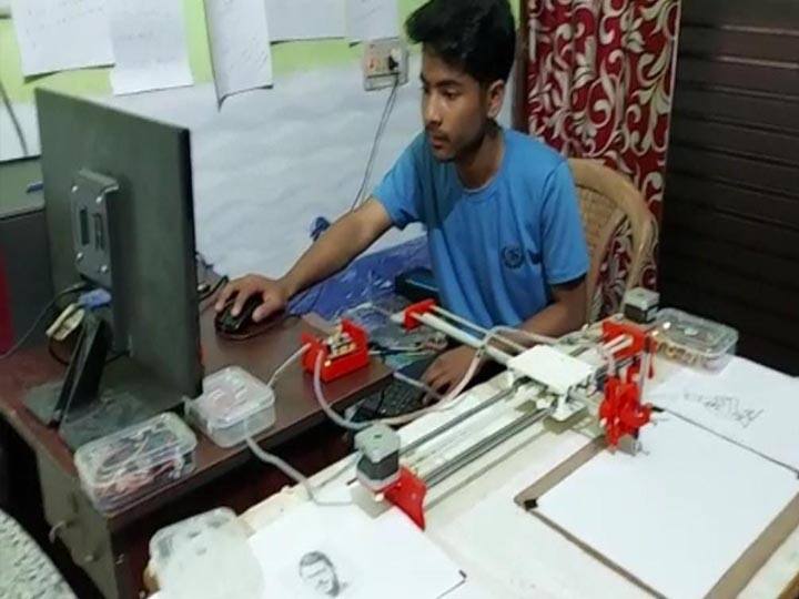 कन्नौज के युवा वैज्ञानिक ने कबाड़ से बना दी डिजायनिंग मशीन, घर में बना रखी है प्रयोगशाला Young scientist of Kannauj create a machine for designing from scrape ann कन्नौज के युवा वैज्ञानिक ने कबाड़ से बना दी डिजायनिंग मशीन, घर में बना रखी है प्रयोगशाला