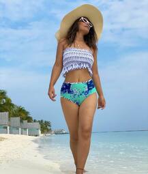 Hina Khan ने सुपर स्टाइलिश ड्रेस में समंदर किनारे फिर दिखाया बोल्ड अंदाज, देखें तस्वीरें