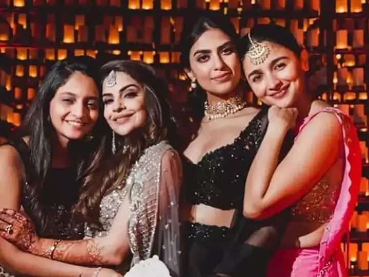  इन दिनों आलिया भट्ट अपनी अगली फिल्म गंगूबाई काठियावाड़ी को लेकर सोशल मीडिया पर सुर्खियों में बनी हुई हैं. संजय लीला भंसाली निर्देशित फिल्म 30 जुलाई, 2021 को सिल्वर स्क्रीन पर सिनेमाघरों में रिलीज की जाएगी. आलिया भट्ट के फिल्म का ट्रेलर आज भी छाया हुआ है. 