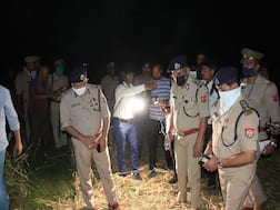 आगरा में दो भाइयों का विवाद सुलझाने पहुंचे दरोगा की गोली मारकर हत्या, मौके पर मौत