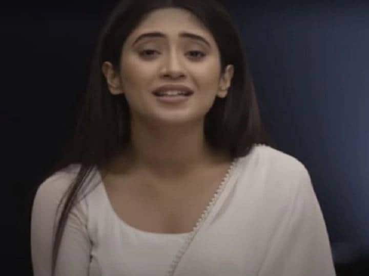 तीसरे नंबर पर 'ये रिश्ता क्या कहलाता है' की नायरा है. नायरा का किरदार शिवांगी जोशी निभाती हैं. ऑडियंस उनके स्वीट केरेक्टर को काफी प्यार करता है.