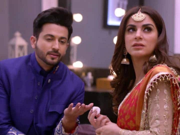 चौथे नंबर पर 'कुंडली भाग्य' की प्रीता हैं. प्रीता का किरदार श्रद्धा आर्या निभा रही हैं. फैंस उन्हें टीवी के साथ-साथ सोशल मीडिया पर भी काफी फॉलो करते हैं.