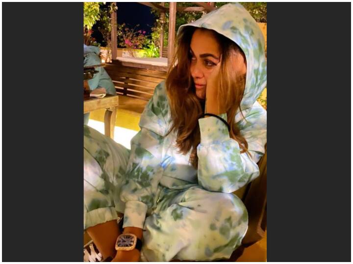 इस पार्टी का आयोजन अभिनेत्री अमृता अरोड़ा ने किया था. ये तस्वीर उन्होंने अपने इंस्टाग्राम पर पोस्ट की है जिसमें वो बेहद क्यूट अंदाज में दिख रही हैं.