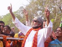 West Bengal Elections 2021: मिथुन चक्रवर्ती ने किया रोड शो, भीड़ को देखकर कही ये बात
