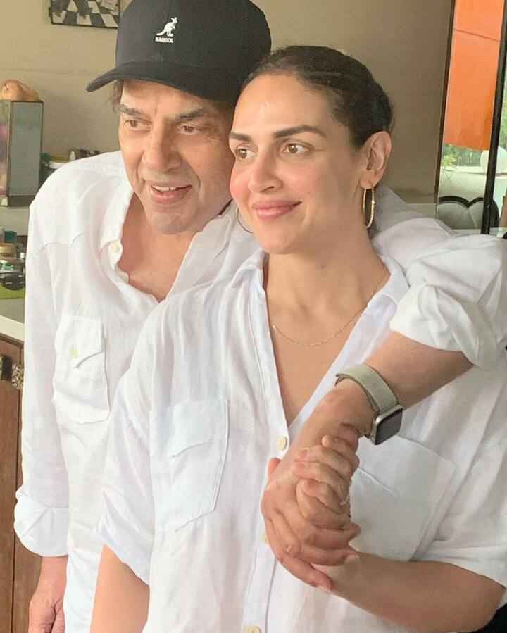 वहीं इस चैट शो में ईशा देओल ने ये भी बताया था कि आज तक उनके पिता धर्मेंद्र ने उनकी कोई फिल्म परिवार के साथ बैठकर नहीं देखी है. हालांकि आज ईशा फिल्मों में काम करना छोड़ चुकी हैं. और परिवार पर ध्यान दे रही हैं. 