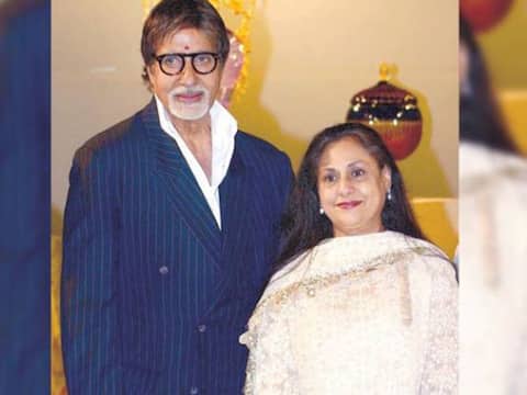 जब इंटरव्यू के दौरान Rekha से जुड़े एक सवाल पर भड़क गए थे Amitabh Bachchan, बाद में Jaya पर यूं निकाला था गुस्सा! जब इंटरव्यू के दौरान Rekha से जुड़े एक सवाल पर भड़क गए थे Amitabh Bachchan, बाद में Jaya पर यूं निकाला था गुस्सा!