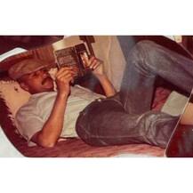 पुरानी तस्वीरें शेयर कर Anushka Sharma ने पापा को कहा हैप्पी बर्थडे, नाना की गोद में नज़र आईं नन्हीं Vamika