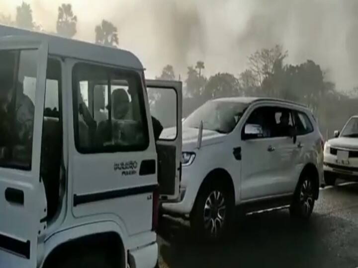 RJD के 'बिहार बंद' में फंस गए CM नीतीश के ये मंत्री, पुलिस ने बड़ी मशक्कत ने निकाली गाड़ी Sanjay Jha minister in CM Nitish's cabinet trapped in RJD's 'Bihar Bandh' , police rescued ann RJD के 'बिहार बंद' में फंस गए CM नीतीश के ये मंत्री, पुलिस ने बड़ी मशक्कत ने निकाली गाड़ी