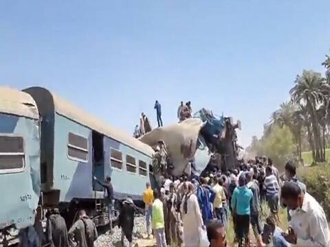 Egypt Train Crash: मिस्र में भयंकर हादसा, आपस में टकराई दो ट्रेनें, 32 लोगों की मौत, कई घायल Egypt Train Crash: मिस्र में भयंकर हादसा, आपस में टकराई दो ट्रेनें, 32 लोगों की मौत, कई घायल
