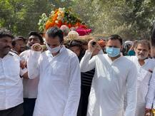 'बंद' में शामिल होने से पहले तेजस्वी यादव और तेज प्रताप ने चाचा की अर्थी को दिया कंधा