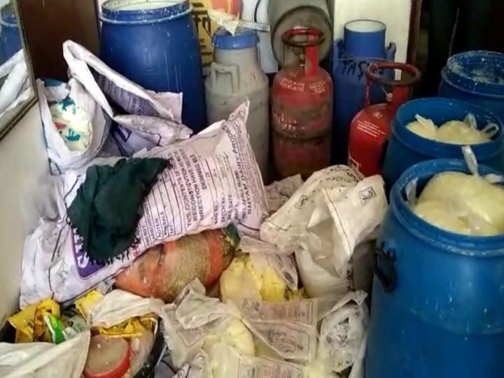 Police and food department busted adulterated khoya factory in Fatehpur ANN फतेहपुर: होली से पहले पकड़ी गई नकली खोया बनानी की फैक्ट्री, तीन आरोपी गिरफ्तार